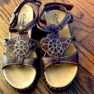 New Clark’s Bendables Leather sandals 7M